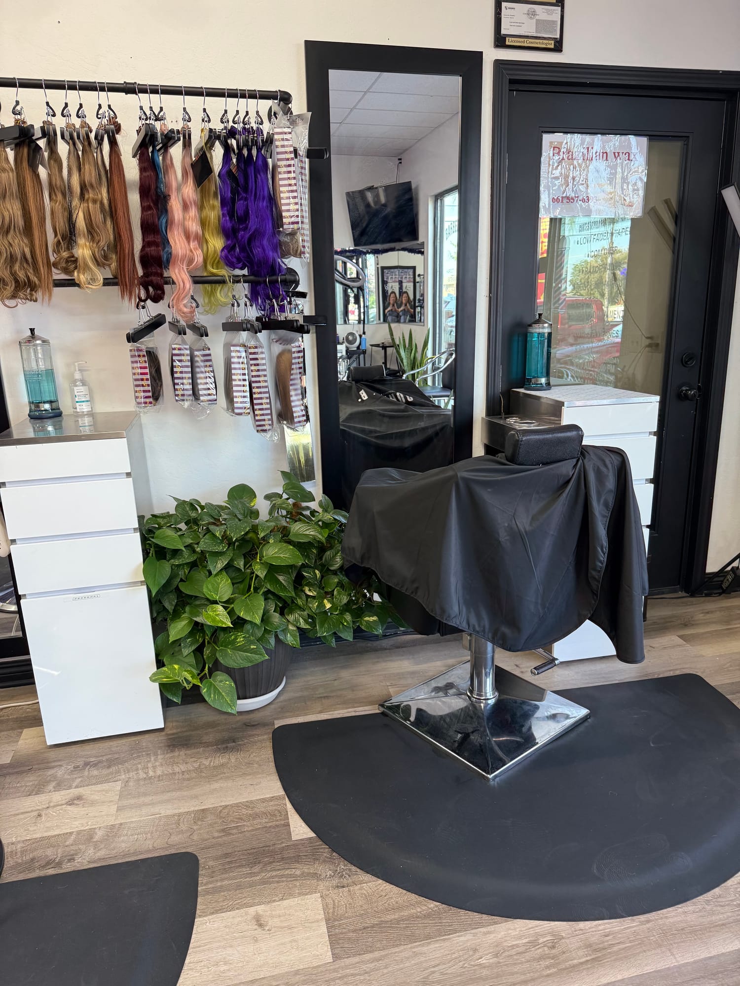 Latino's Beauty Salon & Barber Shop